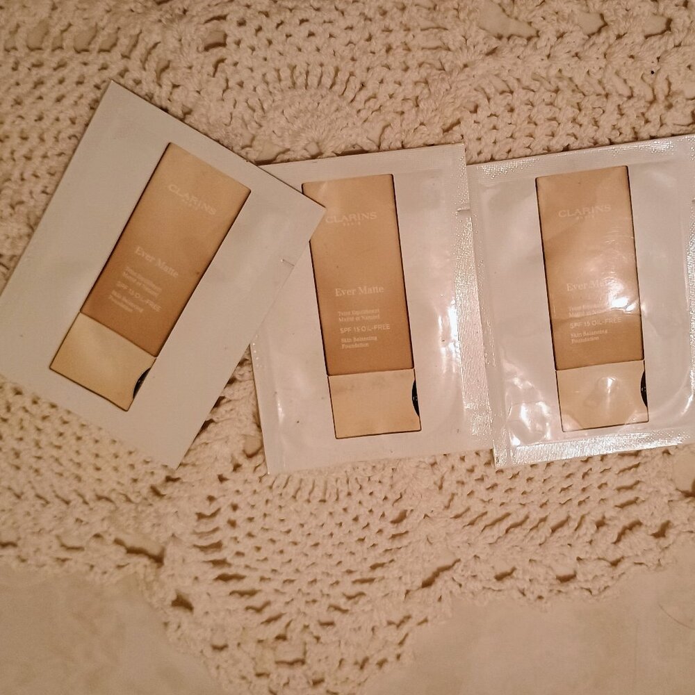 💥💥CLEARANCE 💥💥 CLARINS Foundation Sample Bundle